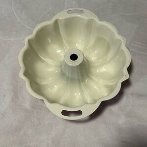 Bunt pan cake bake Nordic ware holiday birthday Christmas gift